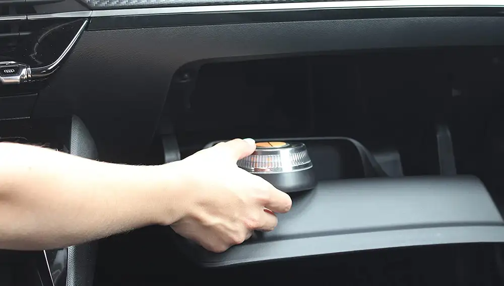 Luz de emergencia: ¿es aconsejable llevar una en el habitáculo del coche?