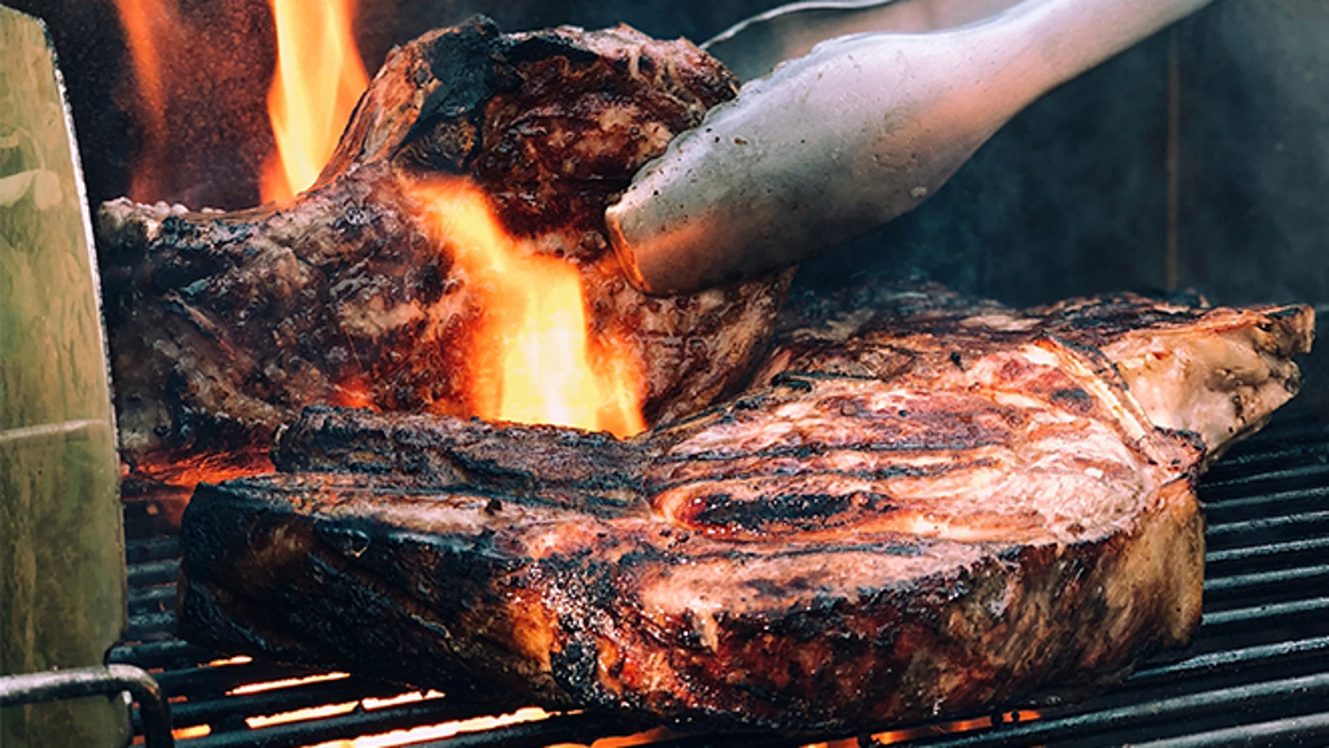 Un profesor de bioquímica explica la ciencia detrás de la barbacoa perfecta