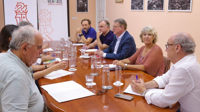Ximo Puig se ha reunido hoy en Orihuela con miembros del Plan Vega Renhace.