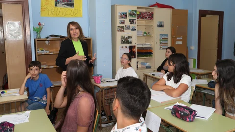 La consejera de Educación, Rocío Lucas, visita el CEIP Buenos Aires de Palencia, uno de los centros que ofrecerá clases extraordinarias para el alumnado de 6º de Primaria en julio
