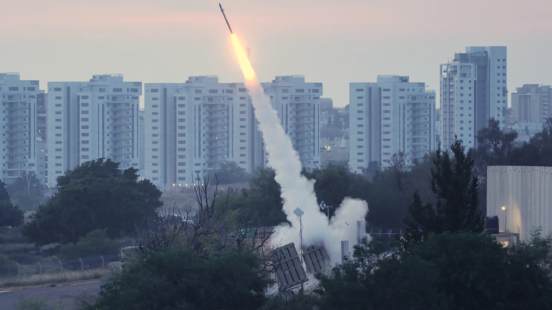 AMP.-O.Próximo.- Israel ataca Gaza tras interceptar cinco proyectiles lanzados desde la Franja