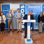 El vicesecretario nacional de Organización del PP, Miguel Tellado, acompañado de candidatos al Congreso y el Senado por Burgos