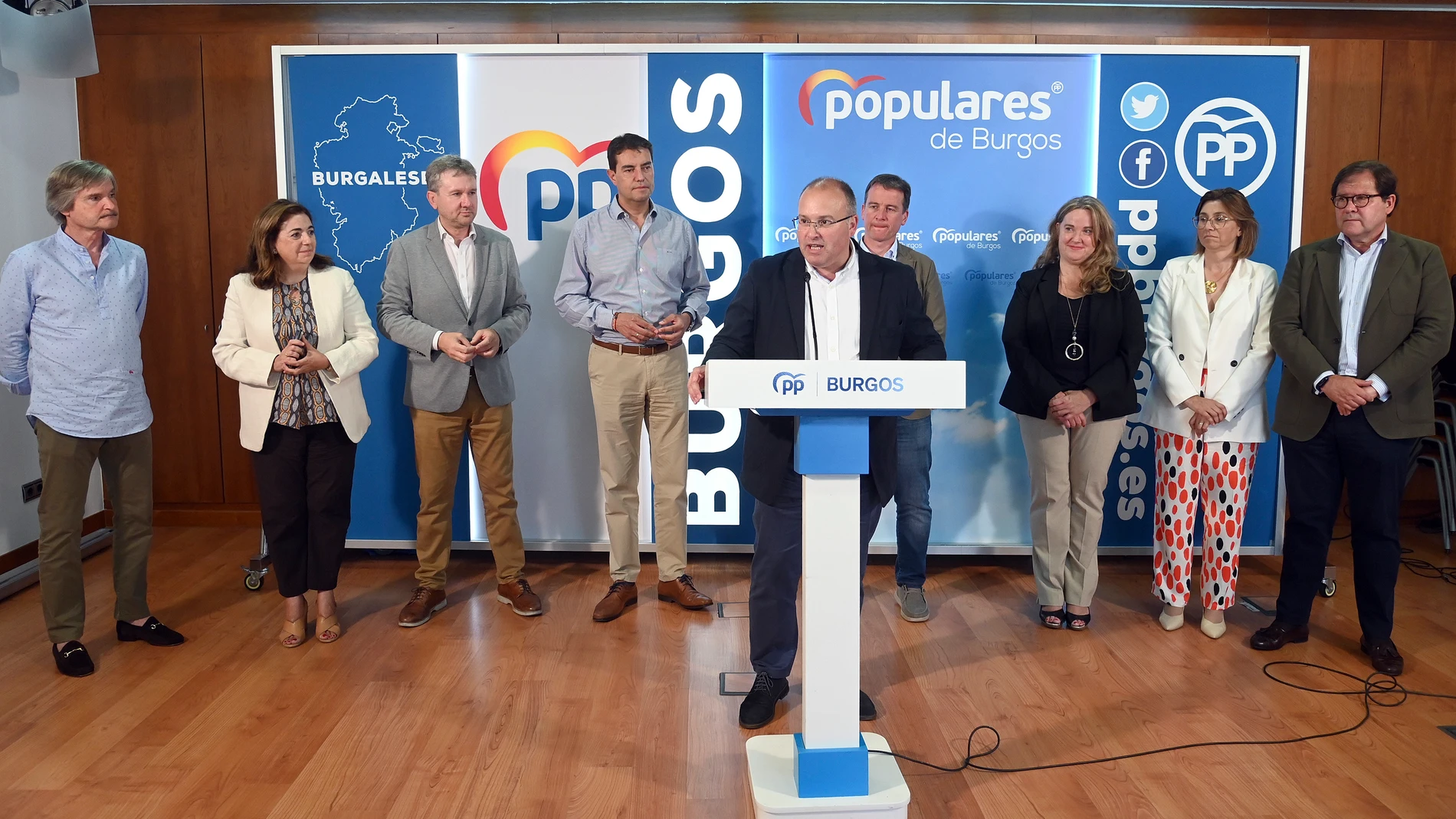 El vicesecretario nacional de Organización del PP, Miguel Tellado, acompañado de candidatos al Congreso y el Senado por Burgos