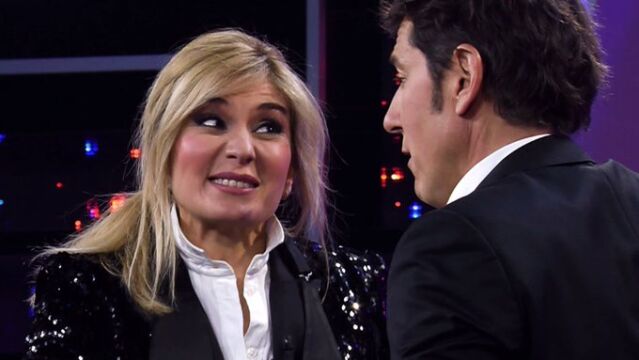Sandra Golpe frente al presentador de 'TCMS', Manel Fuentes
