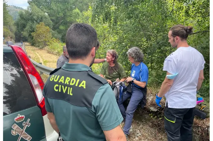 La Guardia Civil auxilia a una peregrina que había caído por un barranco