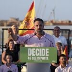 El candidato a la presidencia del gobierno en la elecciones generales por el partido VOX, Santiago Abascal, participa en un evento de inicio de campaña este jueves, en el municipio de El Ejido, Almería.