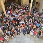 El alcalde de Salamanca, Carlos García Carbayo, recibe a los estudiantes de español