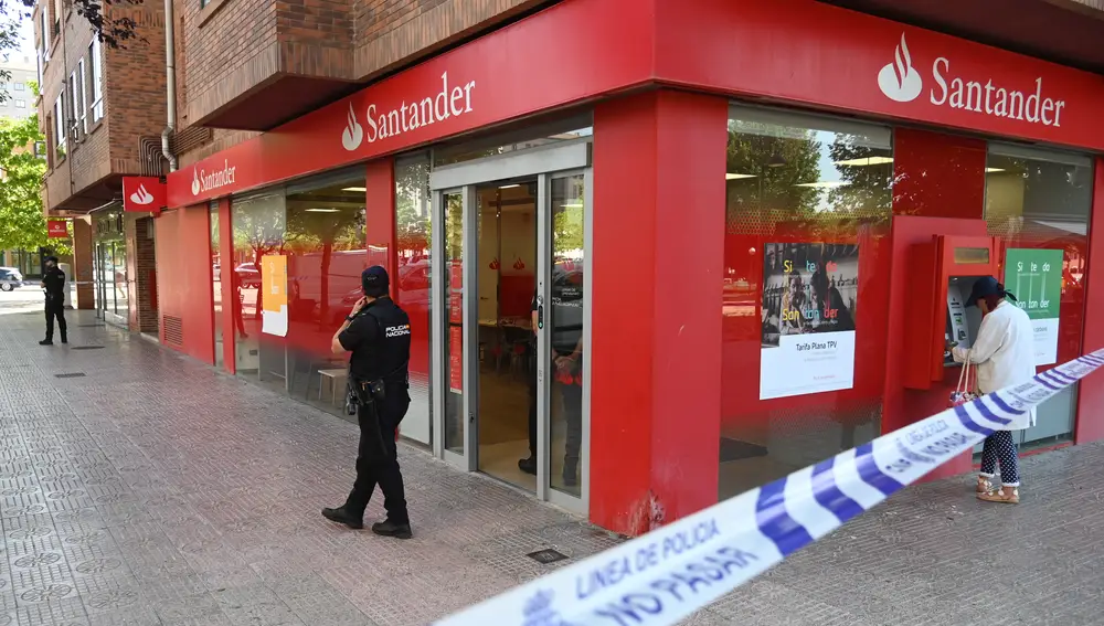 Atraco en una sucursal de Banco Santander en Burgos que acabó con el atracador abatido