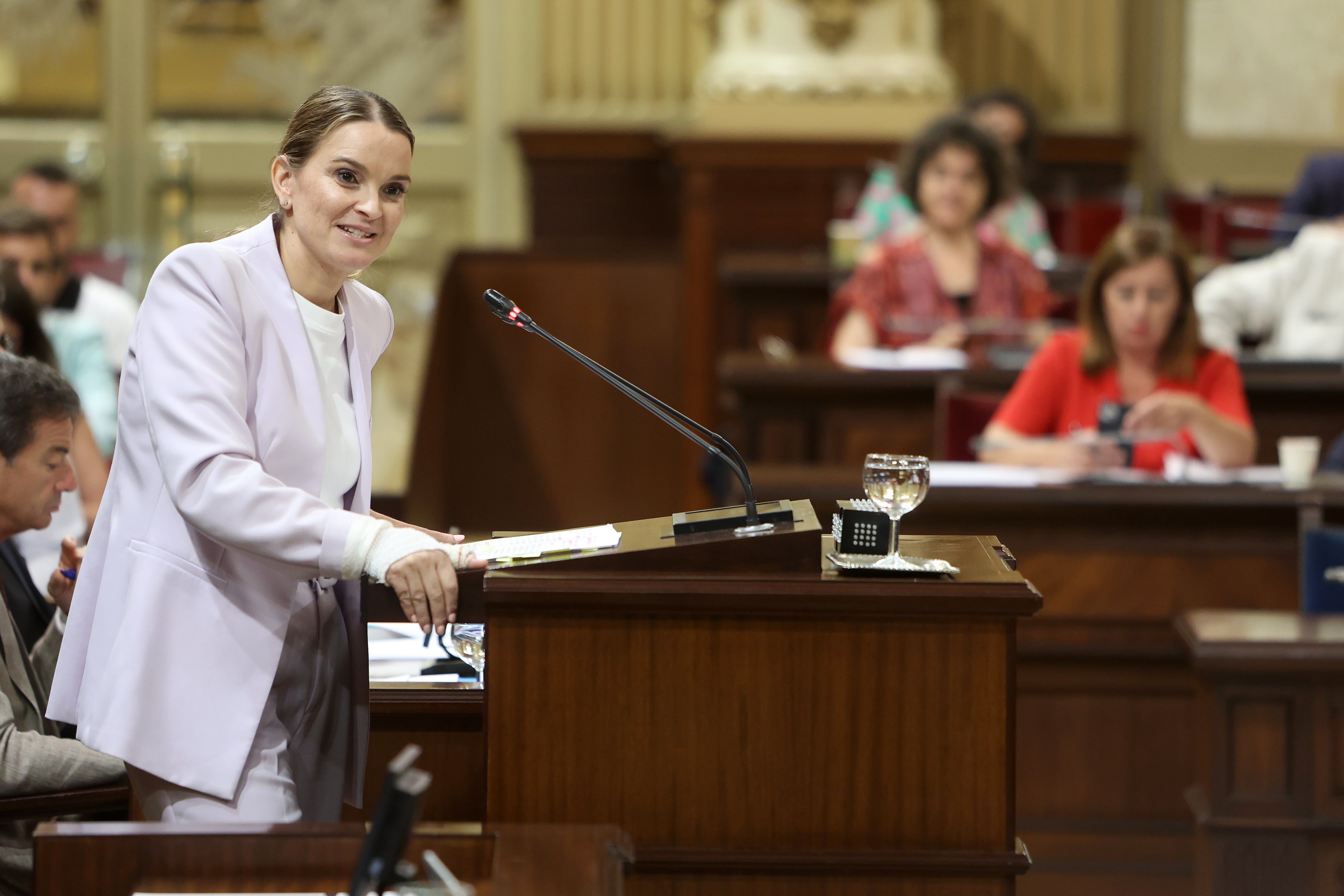Prohens pide la confianza del Parlament insistiendo en que el acuerdo con Vox "no supone ningún paso atrás"