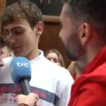 "¡Que te vote Txapote, Sánchez!", grita un espontáneo en la retransmisión de TVE de los Sanfermines