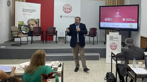 César Hernández, director general de Cartera Común de Servicios del SNS y Farmacia del Ministerio de Sanidad, durante su intervención en el I Curso UCM-Novartis