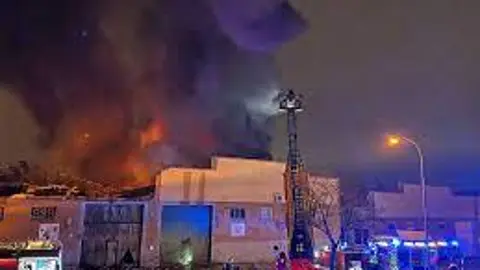 Controlado un incendio sin heridos en una nave industrial de Fuenlabrada