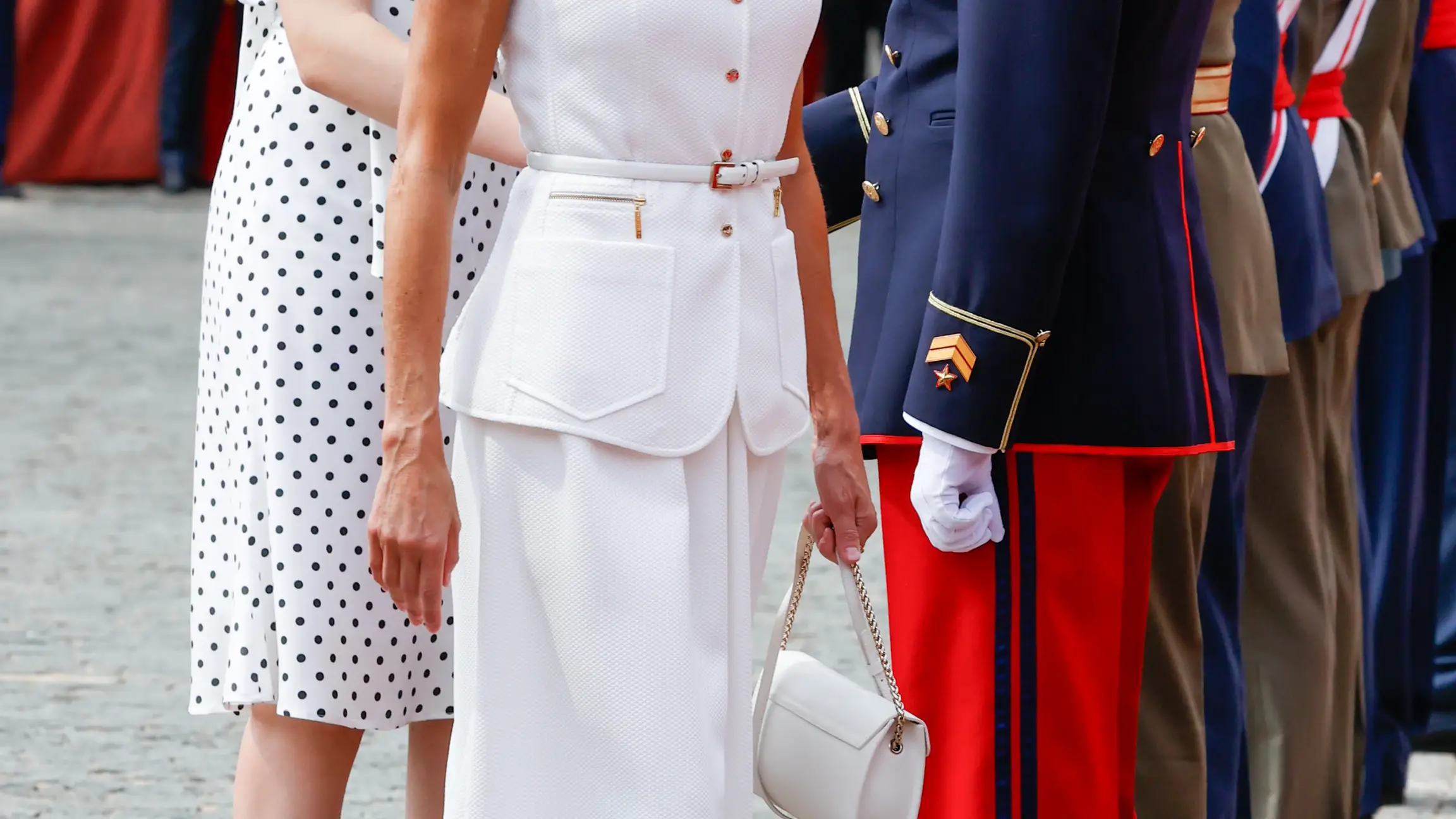 La Reina Letizia con zapatos de Isabel Abdo.