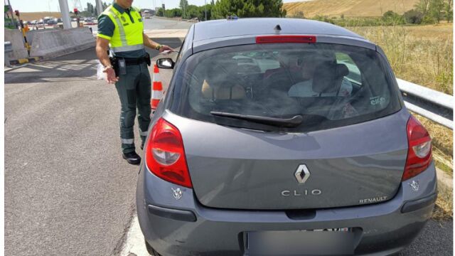 Multan a un conductor en Ávila mientras le hacían una felación