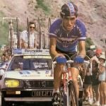 Ángel Arroyo, en la cronoescalada en el Puy de Dome en el Tour 1983