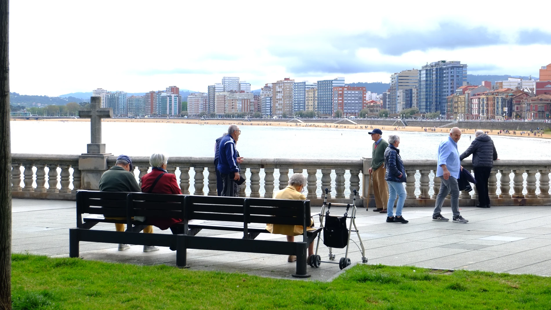 Un grupo de jubilados en Gijón