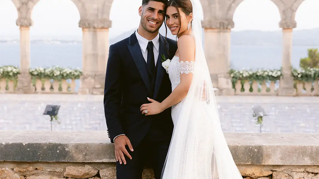 Los looks de Marco Asensio y Sandra Garal en su boda.