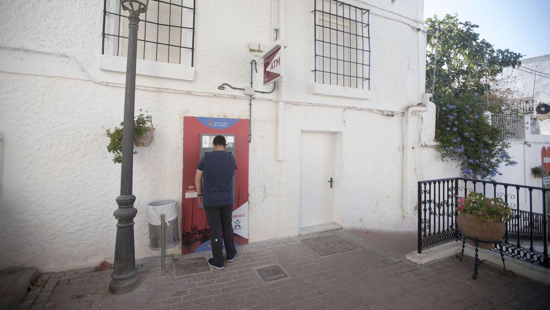 Acuerdo de la Junta de Andalucía para implantar cajeros en los pueblos