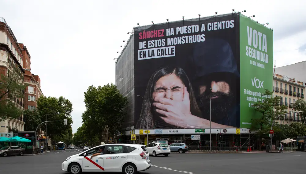 Lona desplegada por Vox en Madrid