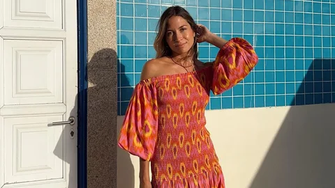 Ali Guijarro con vestido abullonado de Zara.
