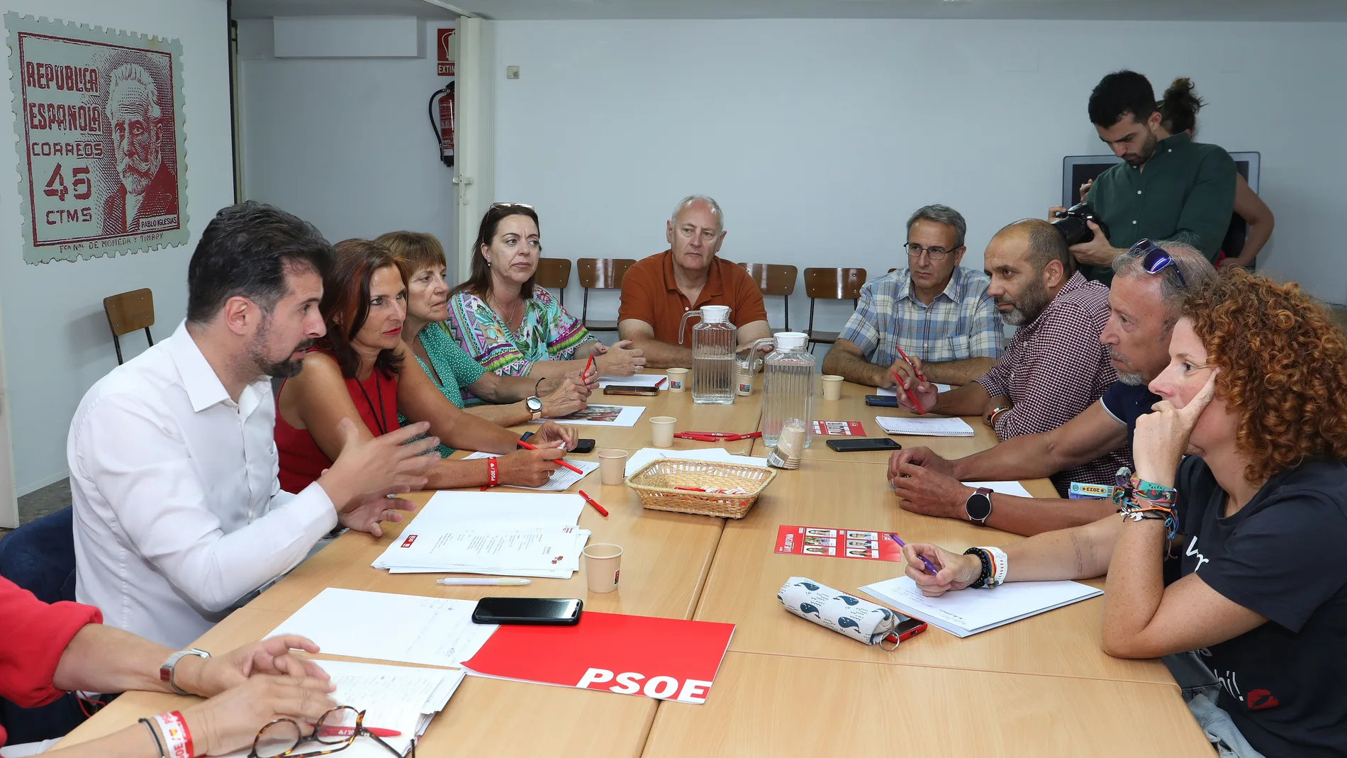 Tudanca y Luz Martínez Seijo durante su reunión con los sindicatos en Palencia