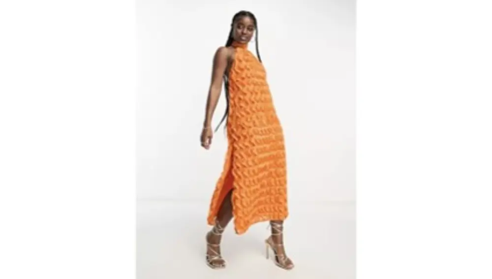Vestido largo naranja para eventos especiales con cuello halter y volantes de tejido texturizado de Miss Selfridge