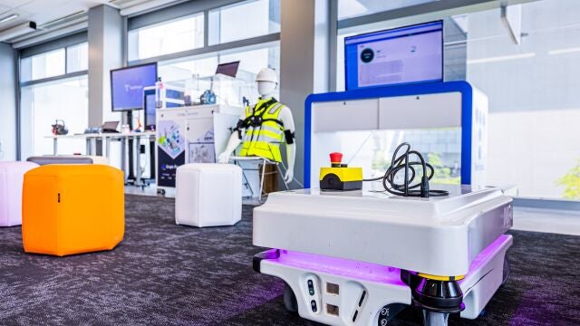 Economía.- Telefónica ha atraído en ocho meses a 1.000 empresas a 'LaCabina', su centro de pruebas de tecnologías