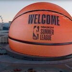 The Sphere, el increíble estadio esférico de 111 metros de alto que por fuera es una gigantesca pantalla LED.