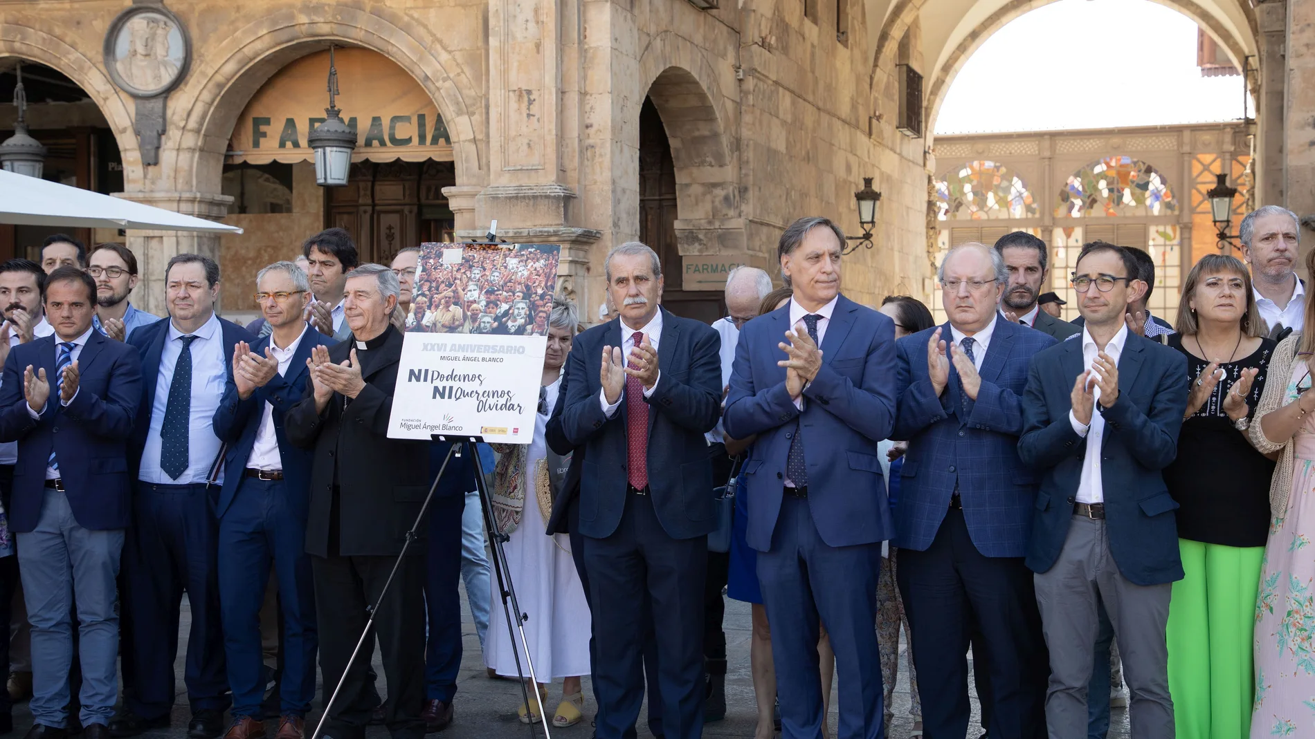 La Fundación Miguel Ángel Blanco organiza una concentración y minuto de silencio contra el terrorismo y a favor de las víctimas, con motivo del XXVI Aniversario del secuestro y asesinato de Miguel Ángel Blanco.