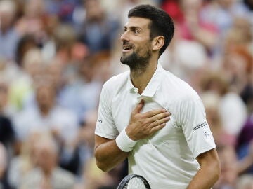 Djokovic no falla ante Sinner y ya espera a Alcaraz o Medvedev en la final de Wimbledon