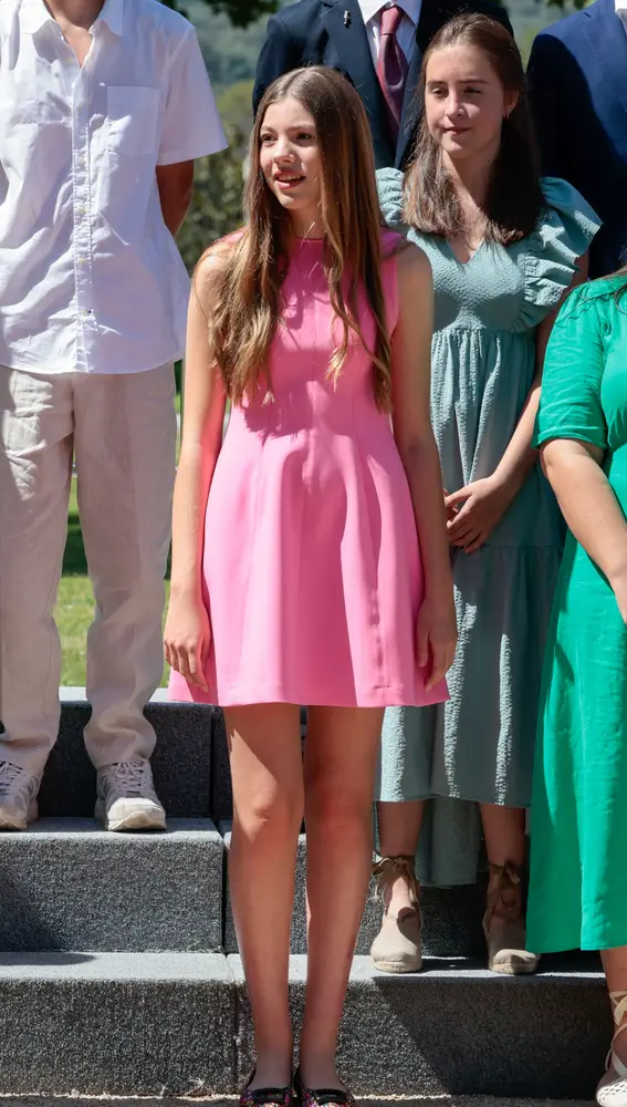 La Infanta Sofía con vestido rosa.