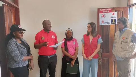 Visita del embajador de España en Tanzania, Jorge Moragas, al proyecto de cooperación