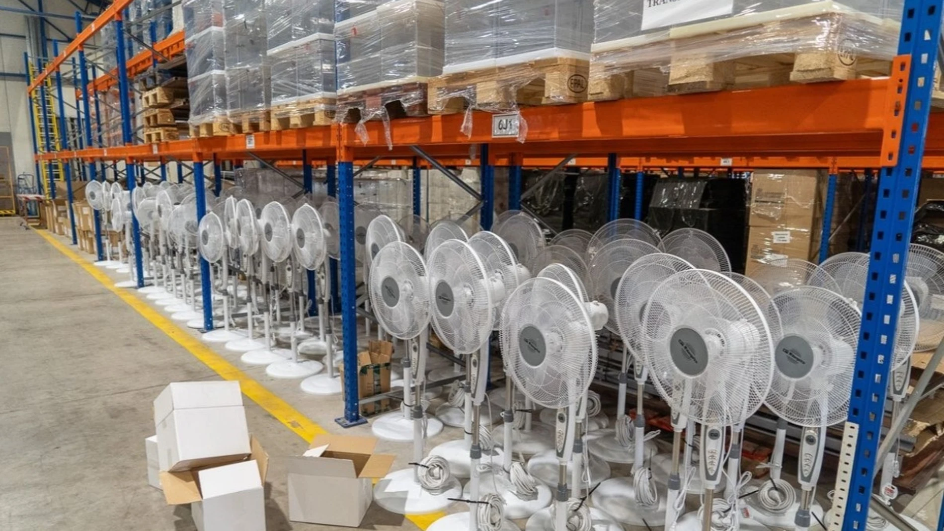 El Ayuntamiento instalará ventiladores y dispensará botellines de agua de cara a las elecciones del 23J