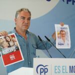 "Pedro Sánchez no es capaz de mirar a la cara a los españoles ni en su cartel electoral"