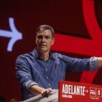 El secretario general del PSOE y presidente del Gobierno de España, y candidato a la reelección, Pedro Sánchez, interviene durante un mitin electoral en el Palacio de Congresos, a 15 de julio de 2023, en Valencia.