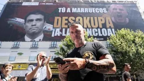 Dani Esteve, junto a la lona