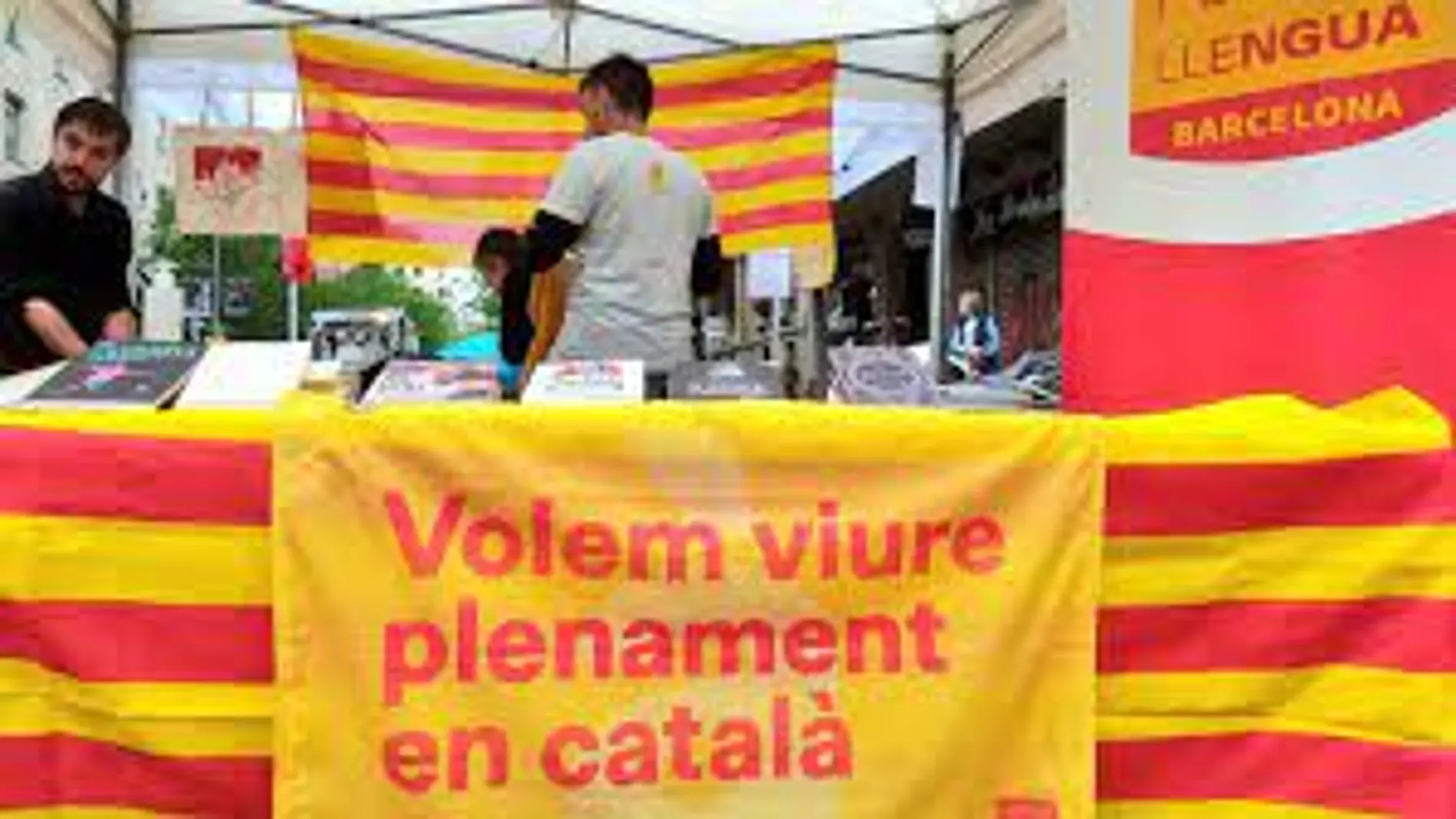 Stand de la ultraindependentista Plataforma per la Llengua