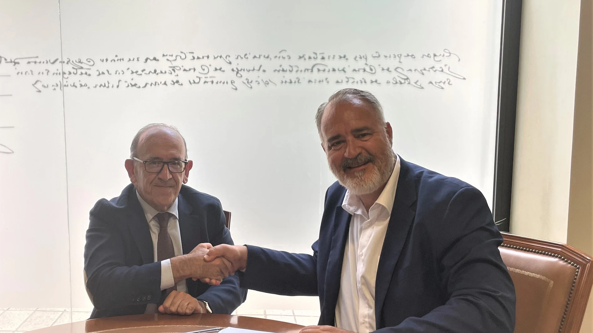 Miguel Mayrata, director de Diversificación de Negocio de Redexis, y José Manuel Jiménez, Consejero Delegado de SOMACYL