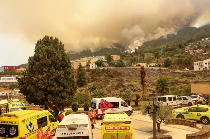 Un vecino de La Palma: «Gracias al fuerte olor a humo pudimos salvarnos»