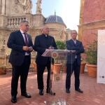 El obispo de Cartagena presenta el inicio de las obras de la fachada de la Catedral de Murcia, cuya primera fase se inicia el 8 de agosto con la colocación del andamio