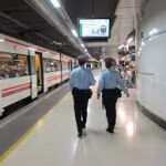Pareja policial en el Metro de Barcelona