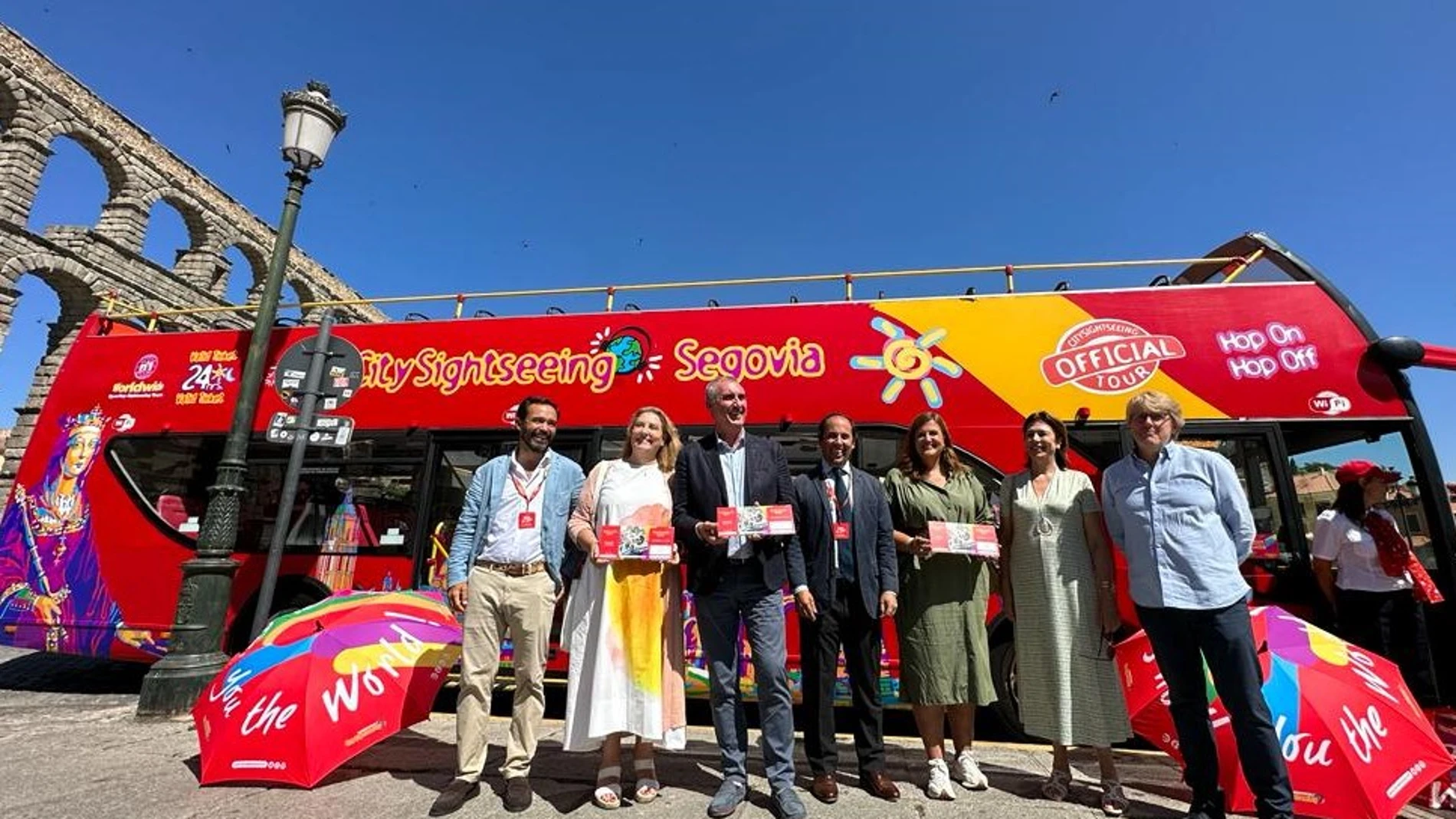 Presentación del autobús turístico en Segovia