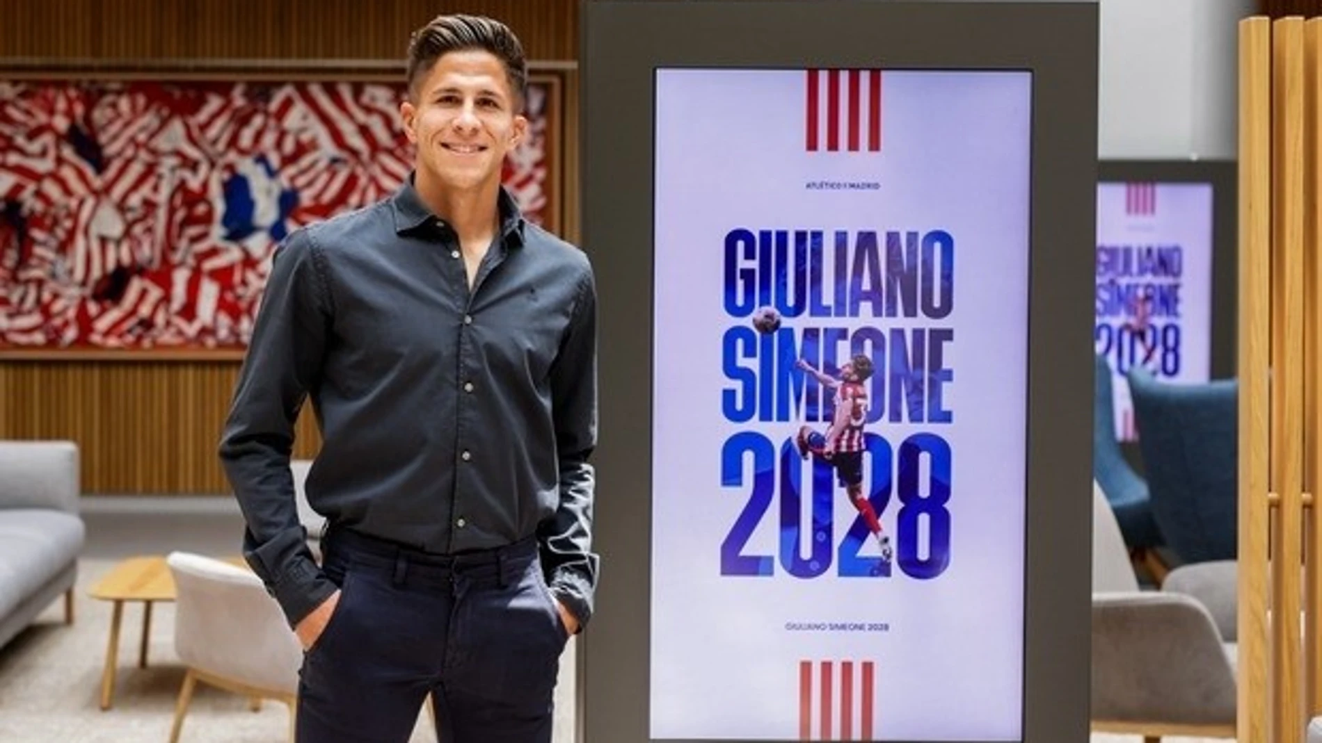 MADRID.-El Atlético de Madrid renueva a Giuliano Simeone hasta 2028 y le cede al Deportivo Alavés hasta final de temporada