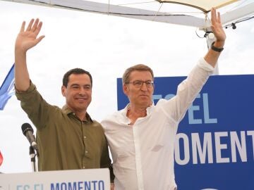 Juanma Moreno y Alberto Núñez Feijóo, en Málaga