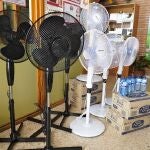 El Ayuntamiento de Torrejón repartirá 250 ventiladores en 16 colegios electorales este domingo para mitigar el calor