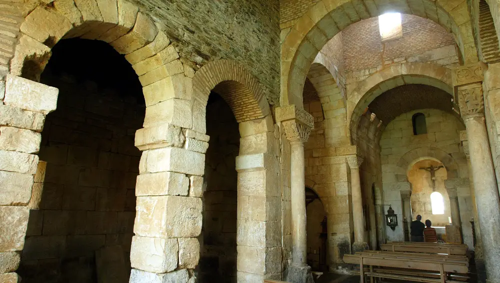Interior de la iglesia de San Pedro de la Nave
