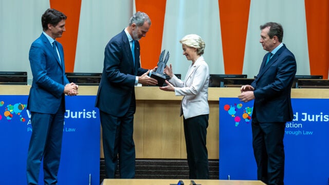 Ursula Von der Leyen recibe galardón durante el XXVIII Congreso Mundial del Derecho en la ONU