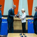 Ursula Von der Leyen recibe galardón durante el XXVIII Congreso Mundial del Derecho en la ONU