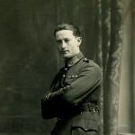 Jacques Vaché vestido con uniforme de guerra