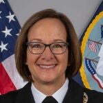 EEUU.- Biden nomina a la almirante Lisa Franchetti como la primera mujer al frente de la Marina de EEUU